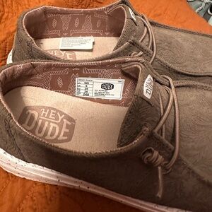 Women's hey dudes size 8